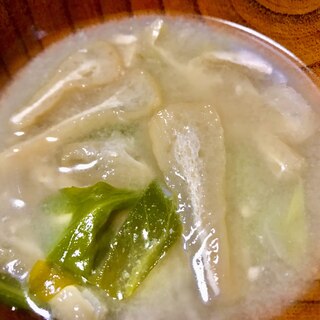 油揚げと白菜の味噌汁